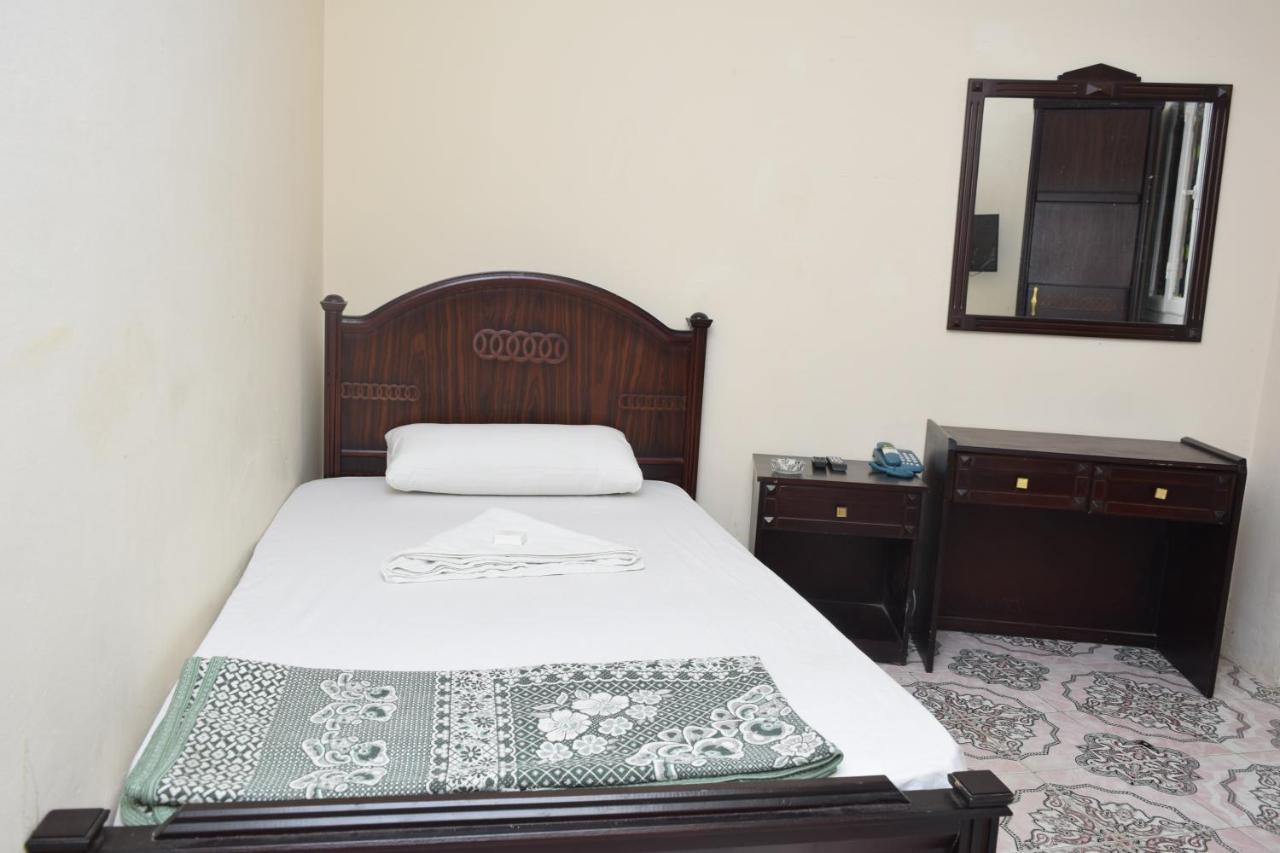Egyptians Hostel อเล็กซานเดรีย ภายนอก รูปภาพ
